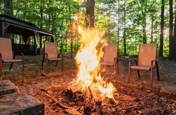 Log Cabin - Natures Oasis - Fire Pit & Gazebo Клівленд Екстер'єр фото