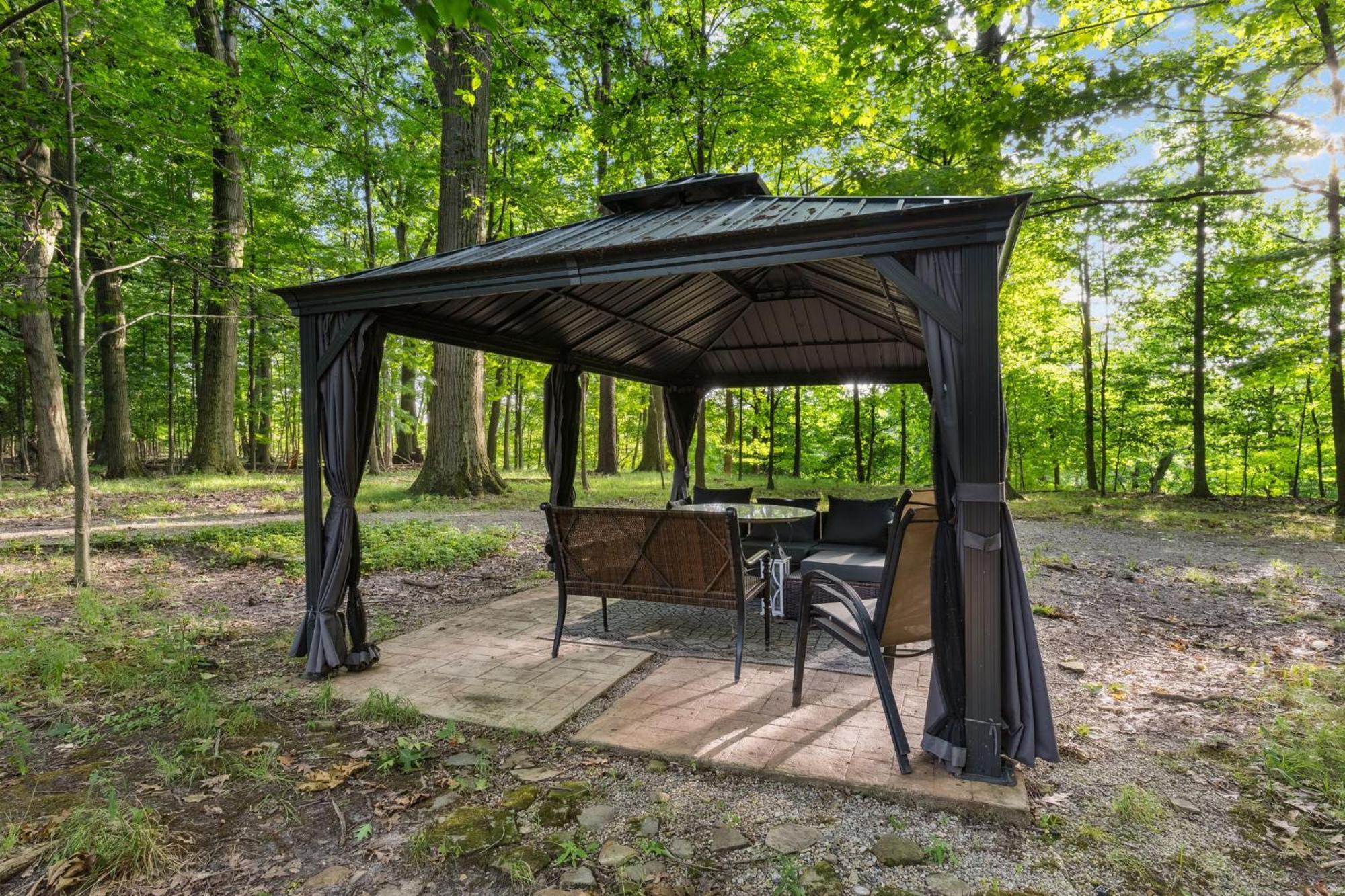 Log Cabin - Natures Oasis - Fire Pit & Gazebo Клівленд Екстер'єр фото