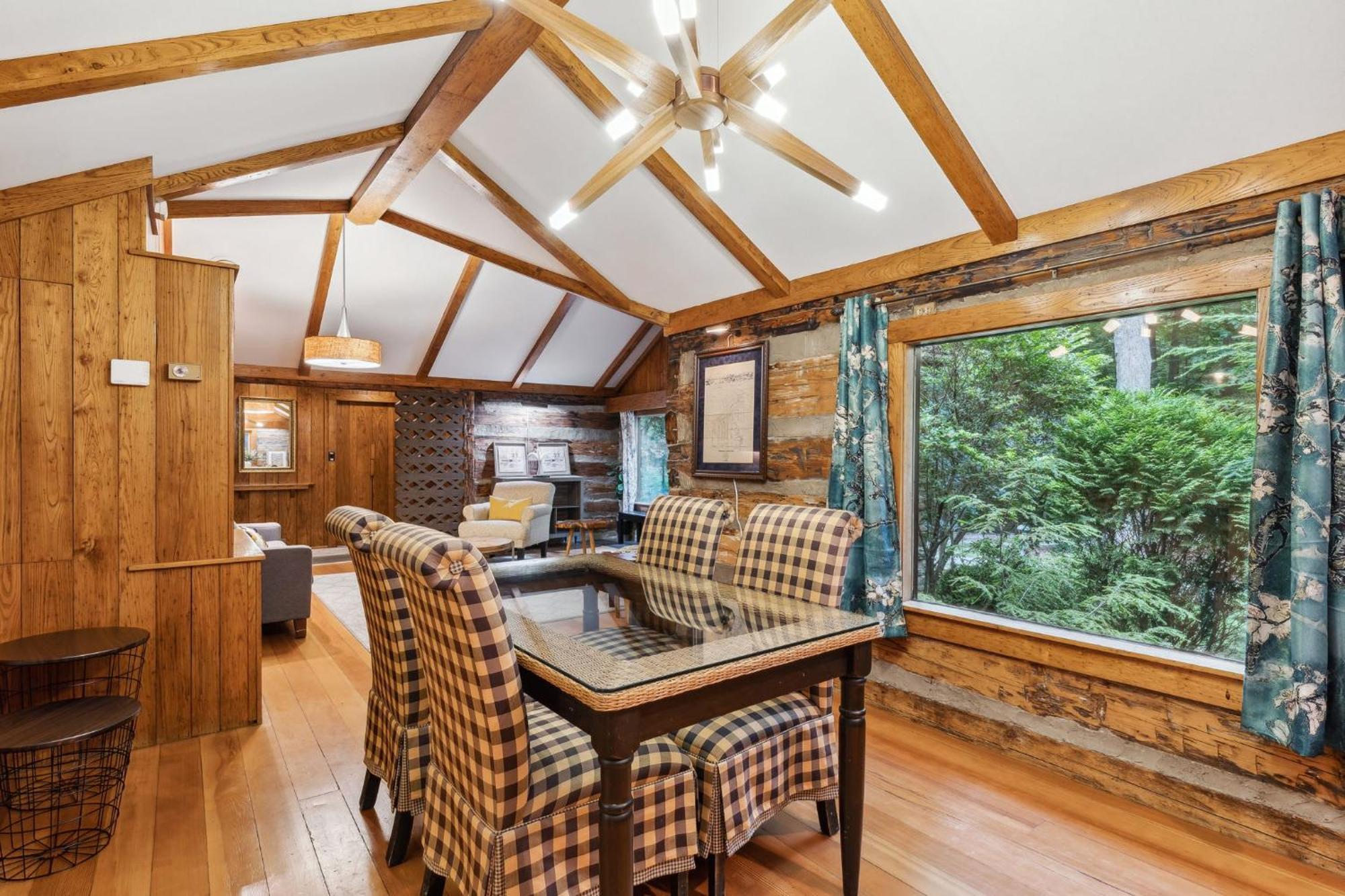 Log Cabin - Natures Oasis - Fire Pit & Gazebo Клівленд Екстер'єр фото