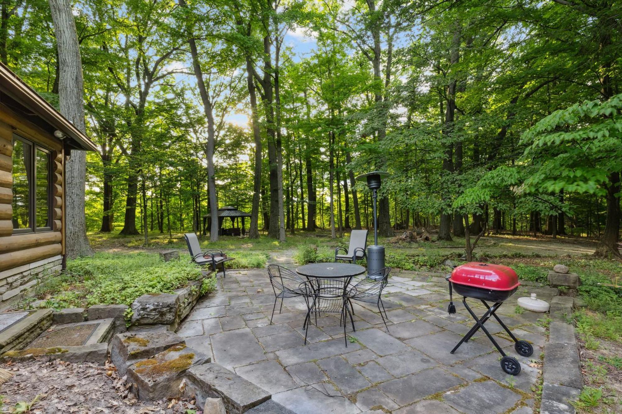 Log Cabin - Natures Oasis - Fire Pit & Gazebo Клівленд Екстер'єр фото